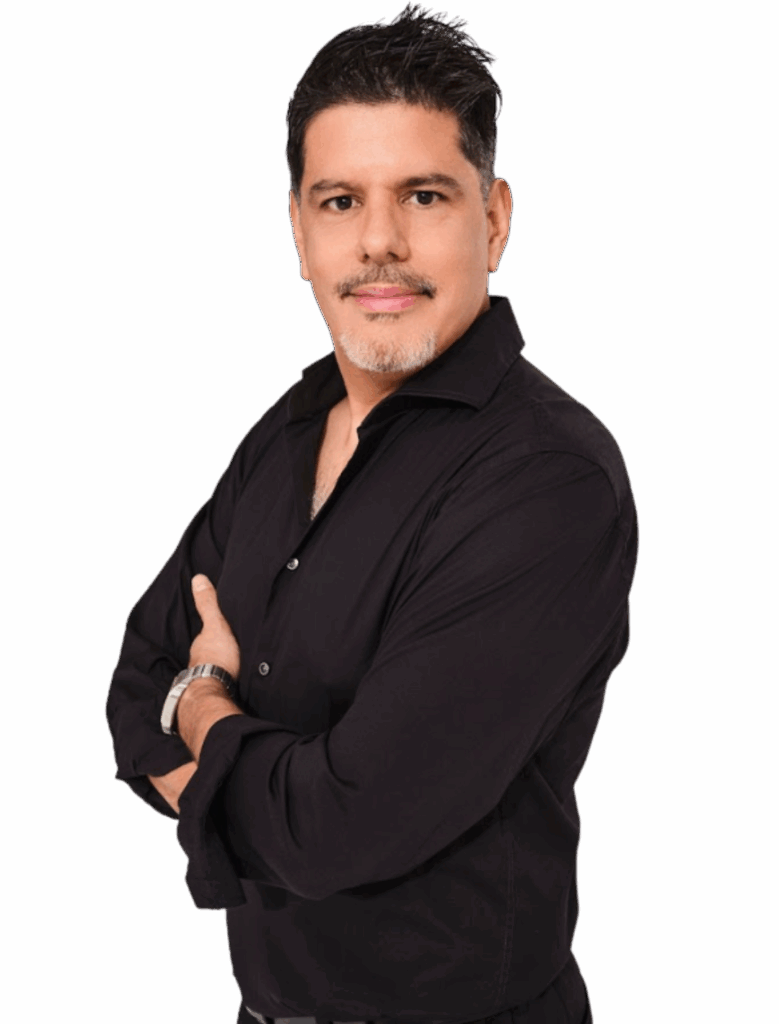 ramiro atucha de costado